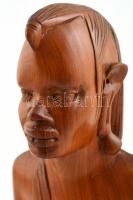 Afrikai lány félakt. Lakkozott keményfa. 32,5 cm