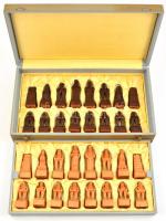 Kézi faragású. egyedi sakk figura készlet saját dobozában. Bábuk mérete: 6,5-9,5 cm