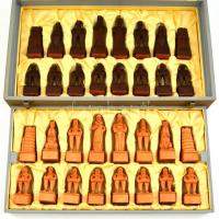 Kézi faragású. egyedi sakk figura készlet saját dobozában. Bábuk mérete: 6,5-9,5 cm