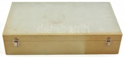 Kézi faragású. egyedi sakk figura készlet saját dobozában. Bábuk mérete: 6,5-9,5 cm