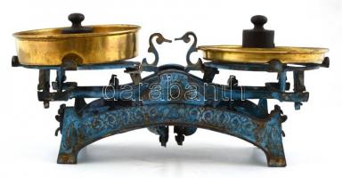Öntöttvas asztali mérleg réz tányérokkal