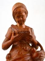 Olvasó parasztlány. Faragott, lakkozott fa. Jelzés nélkül: 32 cm