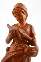 Olvasó parasztlány. Faragott, lakkozott fa. Jelzés nélkül: 32 cm