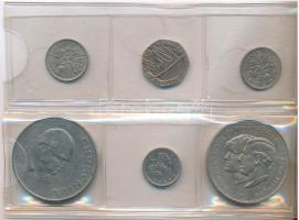 Vegyes 51db-os Brit, Ausztrál és Kanadai fémpénz tétel, kis alakú zöld berakóban T:vegyes
Mixed 51p...