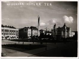 Kolozsvár, Cluj; Hitler tér, Országzászló, Nemzeti Színház, automobilok / Hitler Square, Hungarian flag, National Theatre, automobiles. photo (vágott / cut)