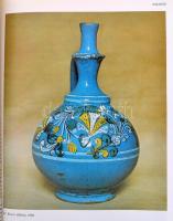 Régiségek könyve. Szerk.: Voit Pál. Bp., 1983, Gondolat. Számos érdekes színes és fekete-fehér képpe...