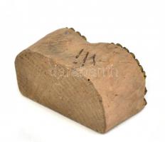 Kékfestő minta. Fa, fém. 10x5 cm