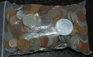 1,02kg vegyes világpénz régi és új