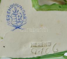 Herendi porcelán rózsa. Kézzel festett, jelzett, apró lepattanással, 8,5x5,5 cm