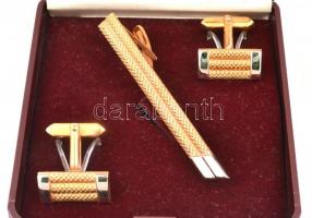 2 pár jó állapotú mandzsettagomb, egyik nyakkendőtűvel, dobozban