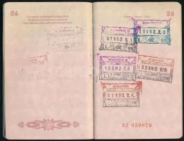 1988 Magyar Népköztársaság által kiállított fényképes útlevél, vietnámi és egyéb pecsétekkel