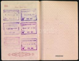 1988 Magyar Népköztársaság által kiállított fényképes útlevél, vietnámi és egyéb pecsétekkel