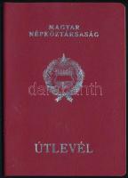 1974 Magyar Népköztársaság által kiállított fényképes útlevél