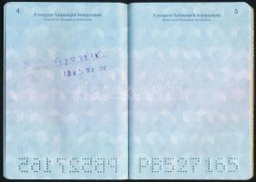 1993 Magyar Köztársaság által kiállított fényképes útlevél valutalappal