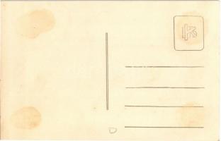 Disznóvágás, a disznó mérlegelése feldolgozás előtt / Pig slaughter, weighing the pig before process...