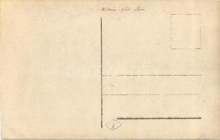 Disznóvágás után, minden kellék a munkához, bor, edények, kolbásztöltő, kolbász kóstolás / Pig slaug...