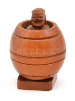 Humoros erotikus népies faragott fatárgy, hordóból kibújó férfi alak, m: 7,5 cm