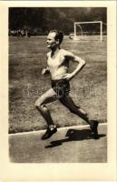 Kovács Bütyök József. Hosszútávfutás 5000m. elrugaszkodás. Képzőművészeti Alap Kiadóvállalat / Hungarian long-distance runner champion