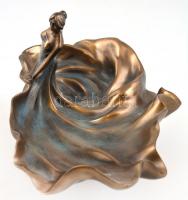 Veronese modern szecessziós stílusú műgyanta kínáló, figurális díszítéssel, jelzett, kopott, m: 14 c...