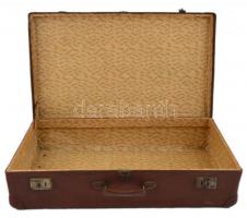 Nagy méretű koffer. 45x77 cm