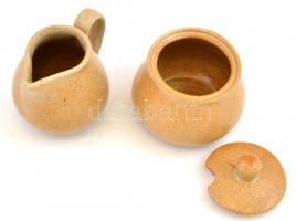 2 db retró Gránit kerámia, jelzett. Kiöntő, m: 8,5 cm. Cukortartó fedéllel, m: 9,5 cm. Hibátlan