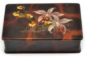 Vegyes bizsu tétel, kb. 20 db, nagyrészt kitűzők, de közte nyaklánc, fülbevaló pár...stb. Régi feste...