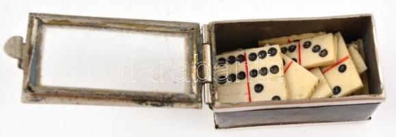 26 db régi mini csont dominó, kis bőr borítású fém dobozban, 0,8x1,5 cm, doboz: 4x2x2 cm