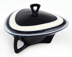Kék-fehér, háromszög alakú retró porcelán tálka fedéllel, jelzés nélkül, apró kopásnyomokkal, m: 8 c...
