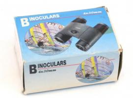 Kínai műanyag távcső, 4x30 mm, eredeti karton dobozában, jó állapotban