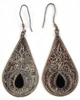 Ezüst(Ag) fülbevalópár ónix díszítéssel, jelzett, 5,5×3 cm, bruttó: 15,6 g