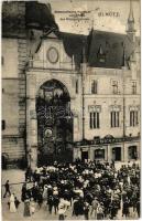 1909 Olomouc, Olmütz; Astronomische Kunstuhr während des Glockenspieles / Astronomical clock during the carillon, crowd, shop of F. Wenzel (EK)