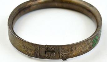 Kis bizsu tétel (karkötő, kitűző, függő, stb.), 8 db