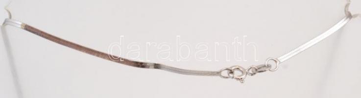 Ezüst(Ag) lapos kígyó nyaklánc, jelzett, h: 39,5 cm, nettó: 2,2 g