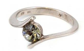 Ezüst(Ag) gyűrű füstszínű kővel, jelzett, méret: 54, bruttó: 2,4 g