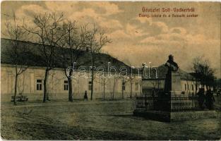 Soltvadkert, Solt-Vadkert; Evangélikus iskola, Kossuth szobor. Kis János kiadása 571. (W.L. ?) (fl)