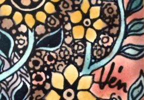 Vén Edit (1937-): Kosaras lány. Zománcfesték, kerámia,  jelzett a hátoldalán is, keretben, 15×15 cm