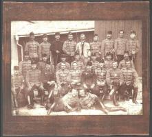 cca 1914 Katonák csoportképe, kartonra kasírozott fotó, 16×22 cm