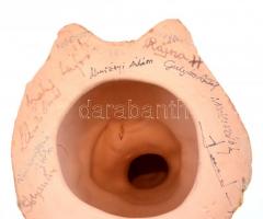 M. Á jelzéssel: Hímző lányka. Mázas kerámia. Kézzel festett, jelzett, hibátlan, alján aláírásokkal 2...