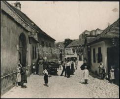 cca 1920-1930 Budapest, Tabán, Aranykakas utca, utcarészlet, fotó, felületén kis törésnyom, foltos, 19,5×24 cm