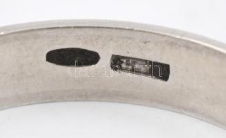 Ezüst(Ag) karikagyűrű rovátkált mintával, jelzett, méret: 54, nettó: 2,1 g