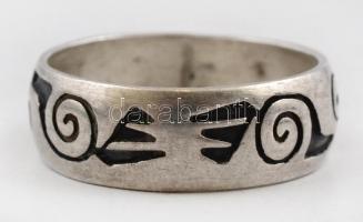Ezüst(Ag) görög mintás karikagyűrű, jelzett, méret: 59, nettó: 3,9 g
