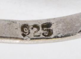 Ezüst(Ag) leveles gyűrű, türkizzel, jelzett, méret: 52, bruttó: 0,9 g