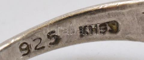 Ezüst(Ag) fonatos gyűrű, jelzett, méret: 52, nettó: 2,3 g