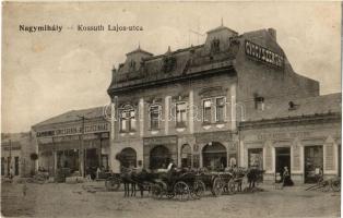 1915 Nagymihály, Michalovce; Kossuth Lajos utca, gyógyszertár, Zempléni Takarékpénztár részvénytársaság, Gambrinus sörcsarnok és mozgószínház, Gluck Mór és Strompl Jenő és István üzlete, dohány nagyáruda. Lándai József kiadása / street, pharmacy, savings bank, beer hall and cinema, shops