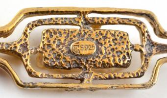 Aranyozott ezüst(Ag) bross, gyöngy díszítéssel, jelzett, 6×1,5 cm, bruttó: 8,3 g