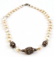 Tenyésztett gyöngy nyaklánc, ezüst(Ag) elemekkel, h: 38 cm