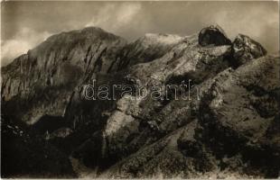 Bucsecs-hegység, Butschetsch, Muntii Bucegi; Varful Bucsoiului (Omul) / Bucsoi-Gipfel (Omul) / mountain peaks. Fot. Orig. J. Fischer Seria V. Nr. 68.