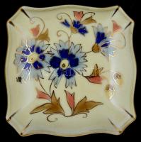 Zsolnay búzavirágmintás ékszertartó, kopásnyomokkal, 7,5×7,5 cm, m:5 cm