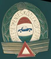 "10 év - Balesetmentes közlekedésért" felcsavarozható zománcozott plakett T:2