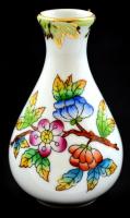 Herendi Viktória mintás kis váza, kézzel festett, jelzett, apró kopásnyomokkal, m: 6,5 cm